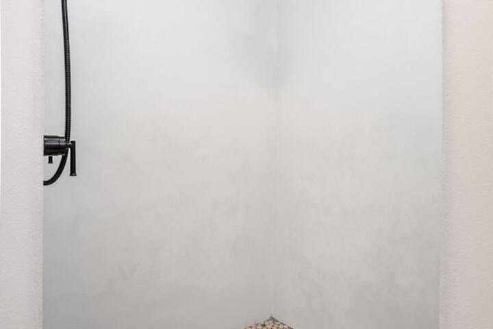 Room 9 of 31