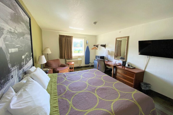 Room 28 of 35