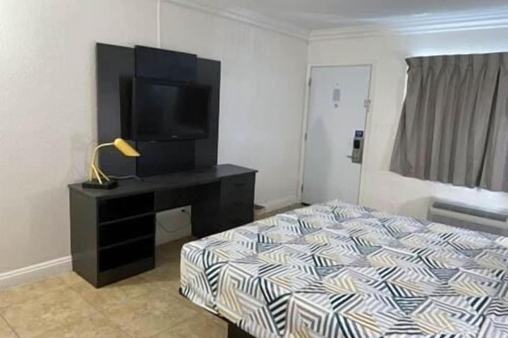 Room 9 of 9