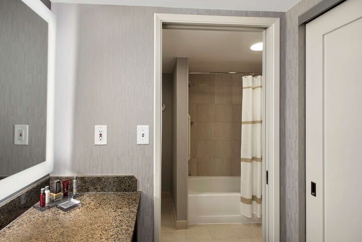 Room 16 of 33