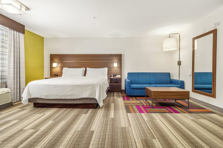 Room 119 of 348