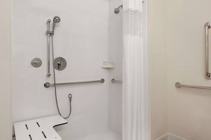 Room 20 of 37
