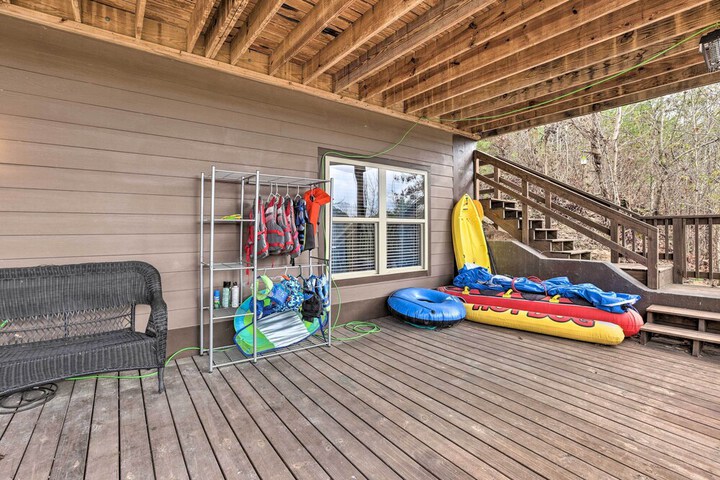 Lake Mitchell Vacation Home w / Dock & Water Slide