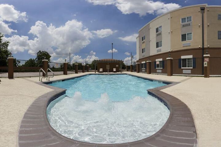 Pool 20 of 86