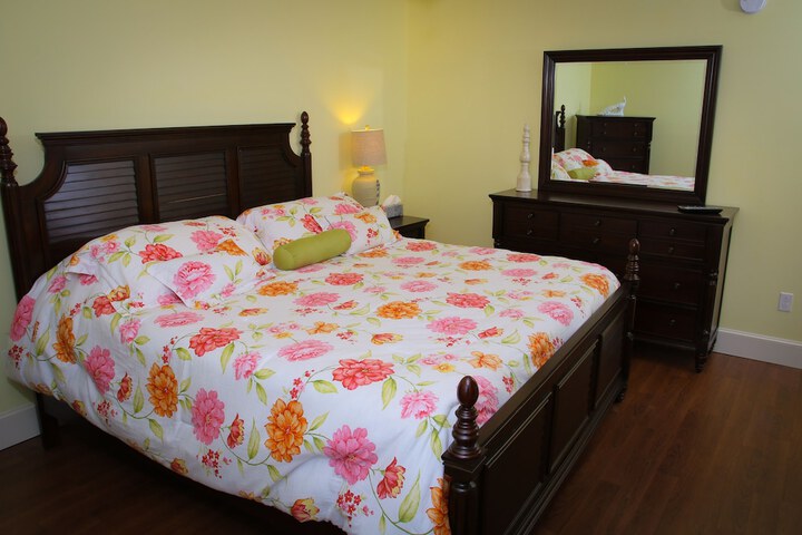 Room 169 of 373