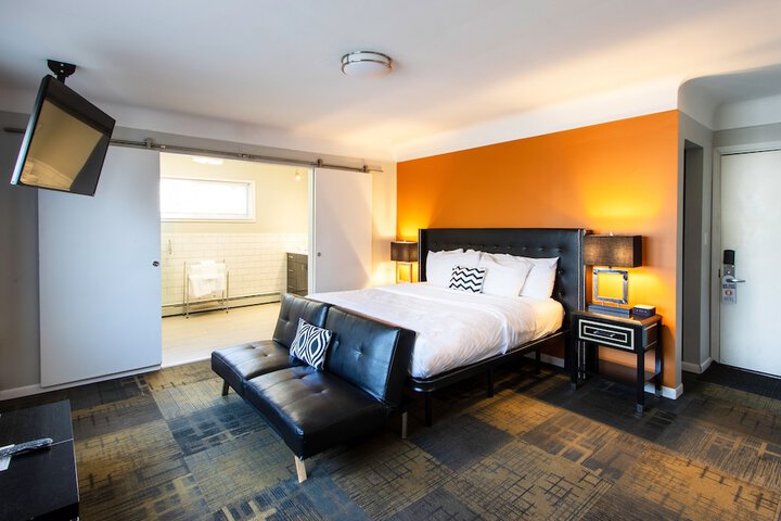 Room 11 of 49