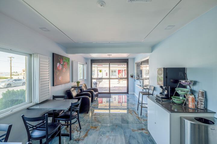 Hotel Avenida Victorville I 15