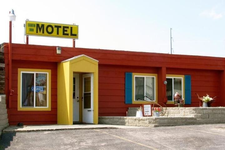 Earth Inn Motel