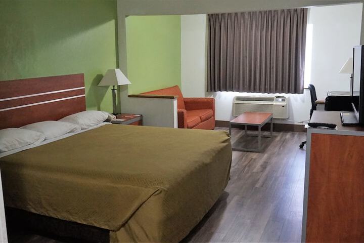 Econo Lodge Inn & Suites Pekin - Peoria Area