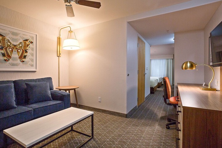 Room 25 of 37