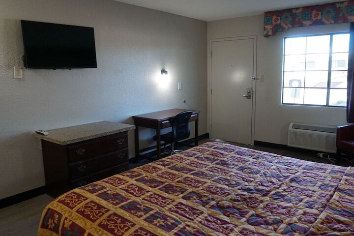 Room 14 of 15