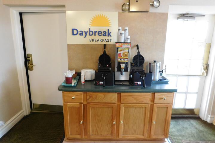 Breakfast/Coffee Service 30 of 35