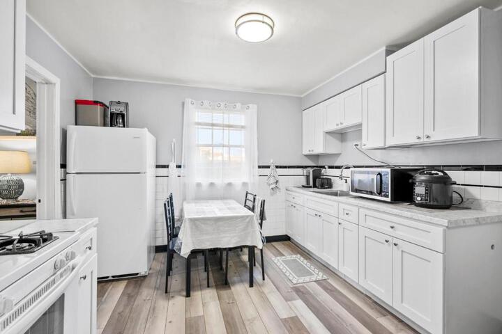 Large apartment with multiple sleeping options