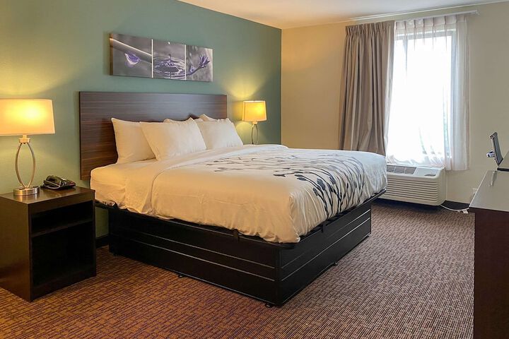 Room 6 of 12