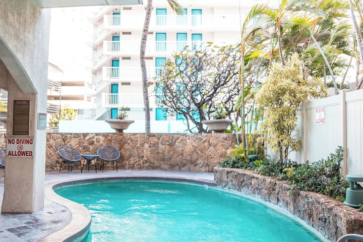 Coconut Waikiki Hotel