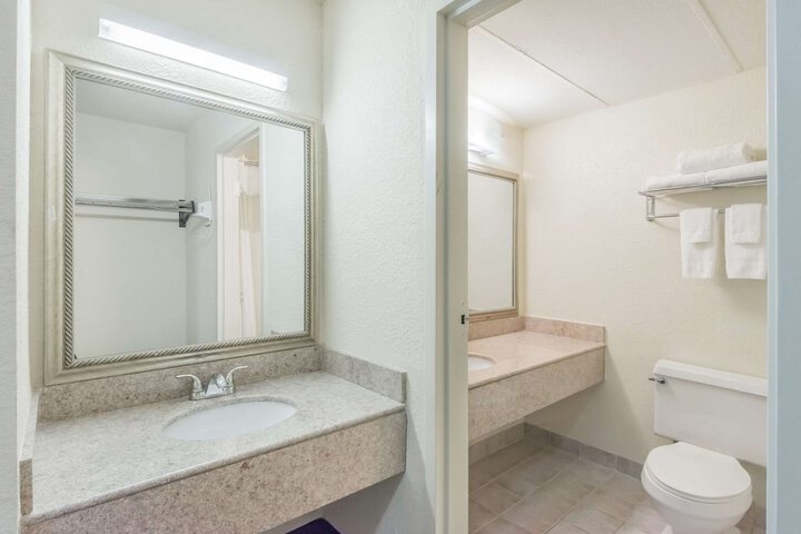 Room 7 of 34