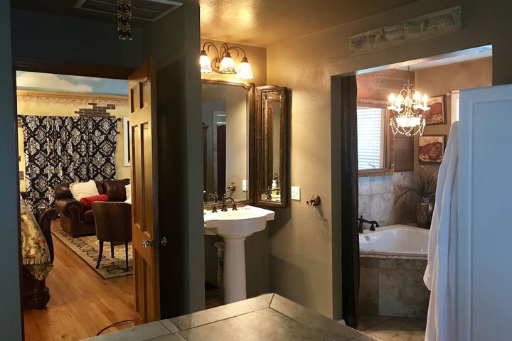 The Old Liberty Schoolhouse B & B