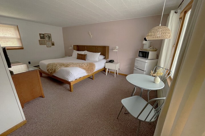 Room 25 of 53