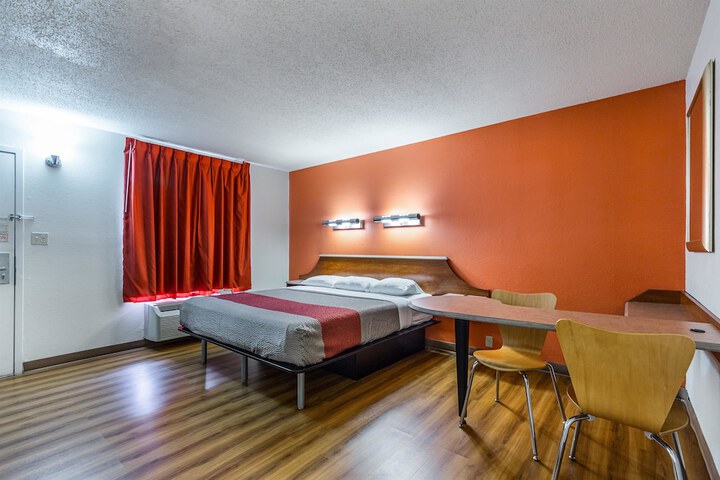 Room 15 of 37