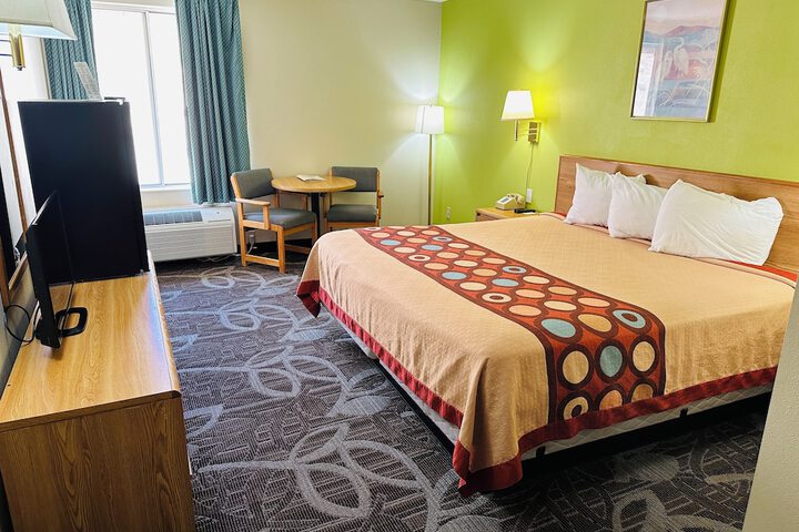 Room 16 of 18