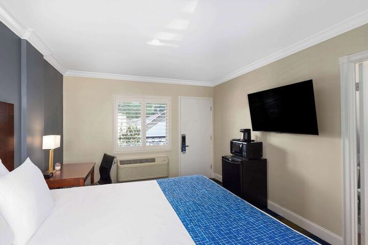 Room 16 of 29