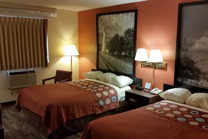 Room 10 of 18