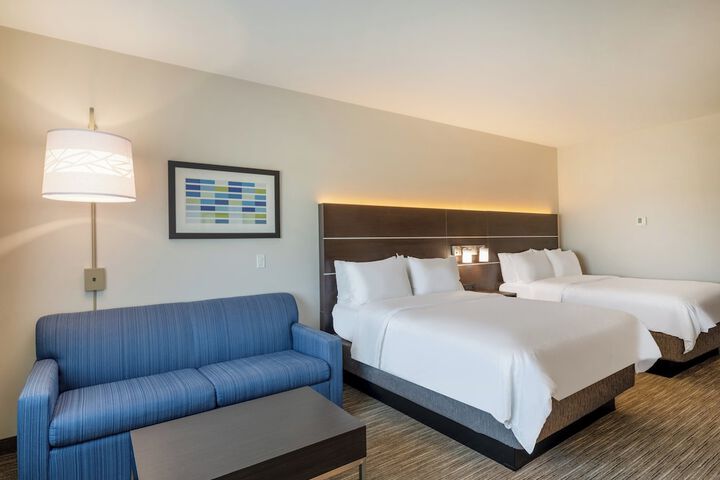 Holiday Inn Express & Suites Watertown by IHG