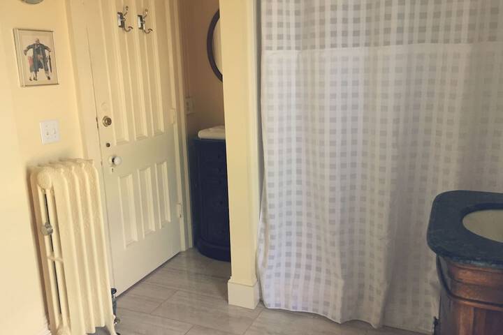 Room 32 of 40