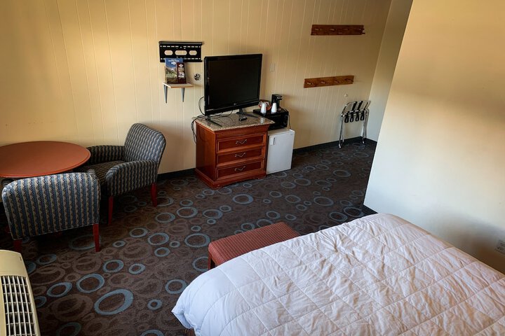 Room 23 of 28