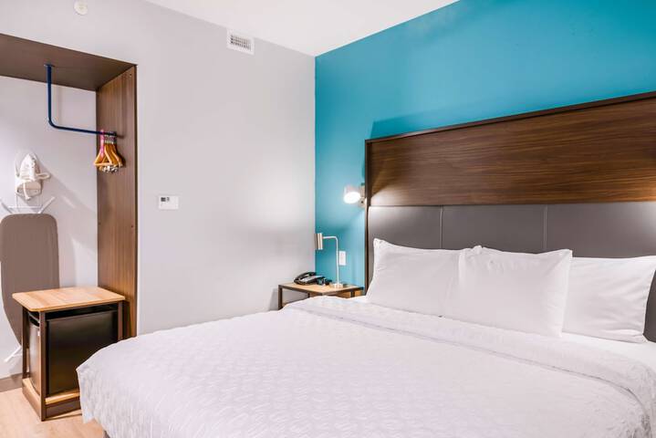 Tru by Hilton Midland