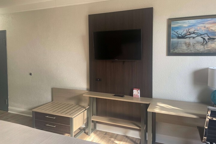 Room 10 of 18