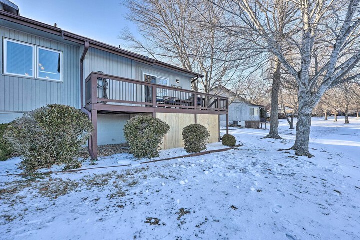 Bella Vista Home w / Deck + Trails: on Golf Course!