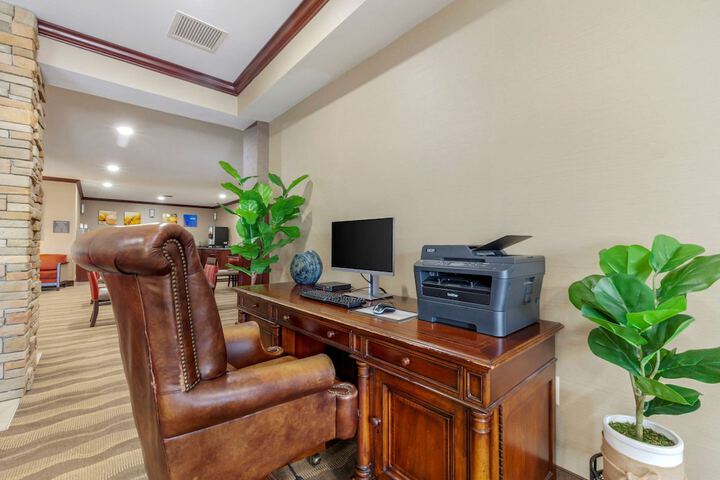 Business Center 31 of 31