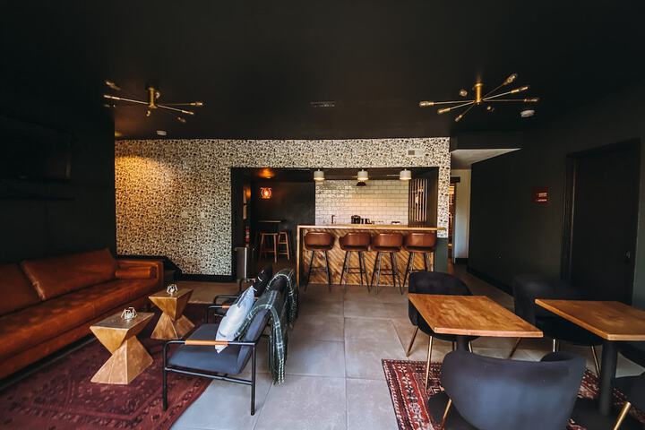 Lounge 95 of 111