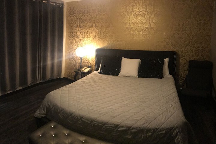 Room 60 of 77