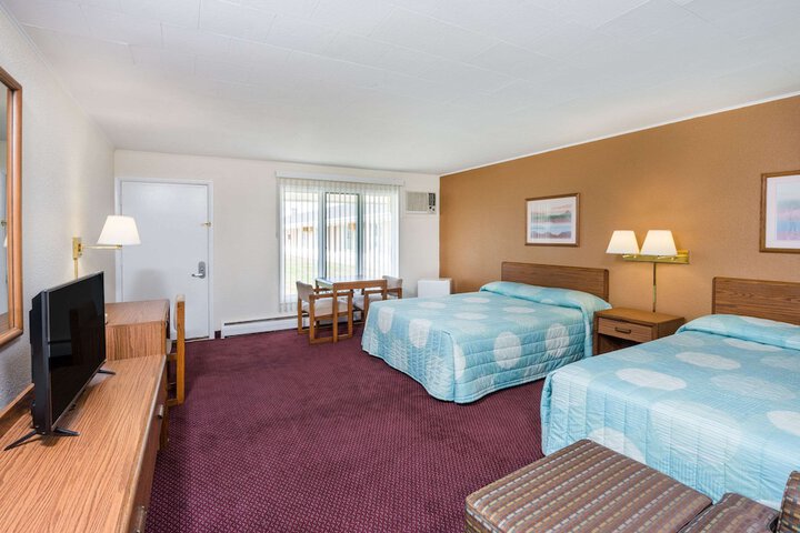 Room 6 of 16