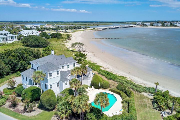 Haven by Avantstay Luxury Beachfront Home w / Pool & Gorgeous Patios