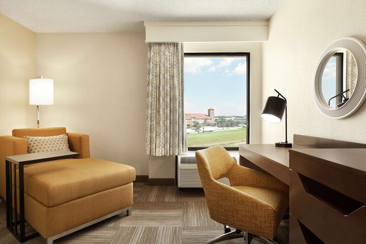 Room 27 of 38