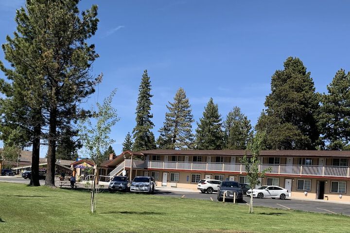 Hotel 4 of 51
