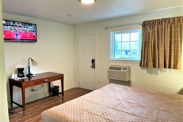 Room 4 of 11