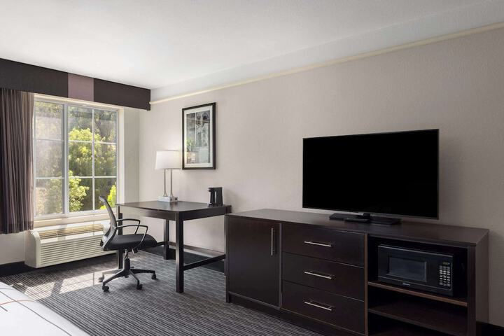 Room 18 of 37