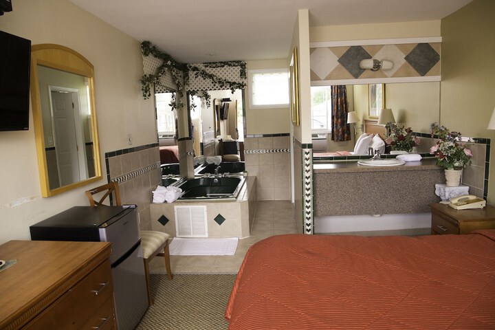 Room 18 of 37