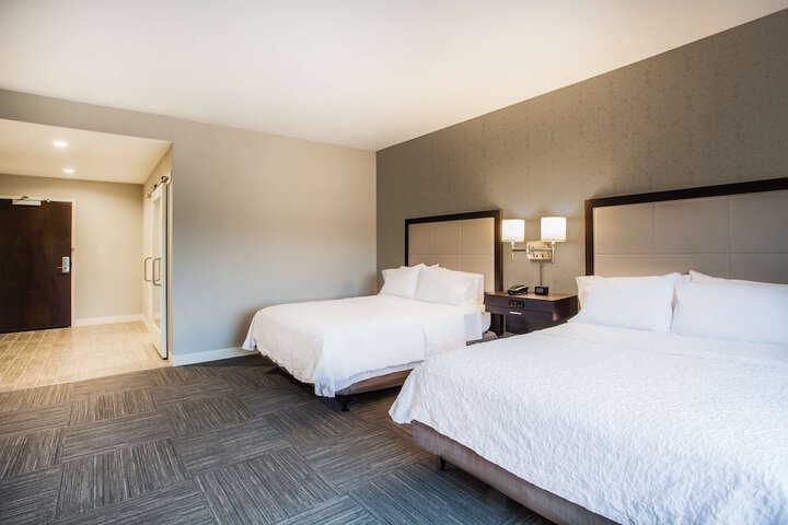 Room 32 of 43