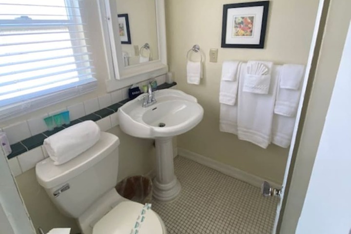 Room 4 of 35