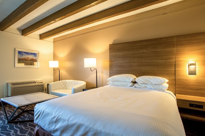 Room 25 of 46