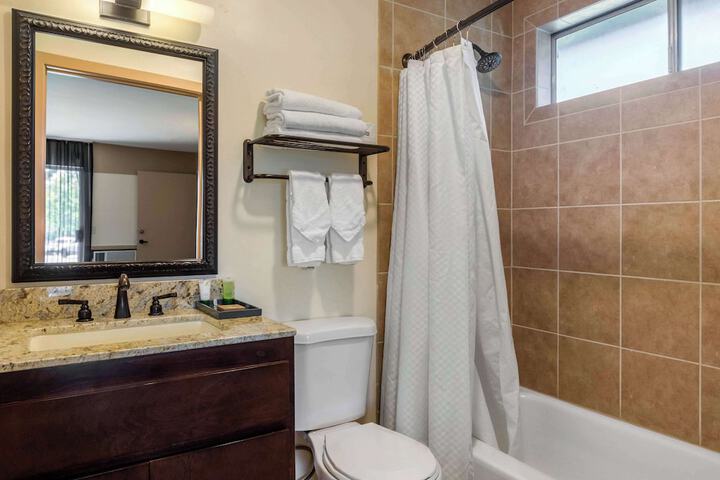 Carlton Oaks Lodge an Ascend Collection Hotel