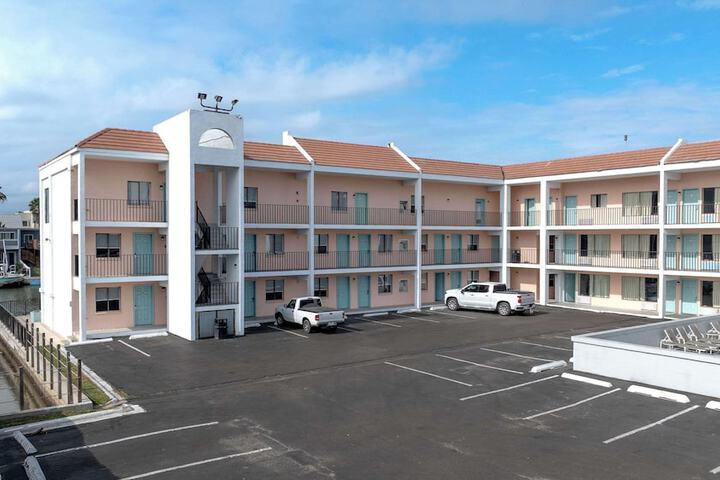 Hotel 6 of 56