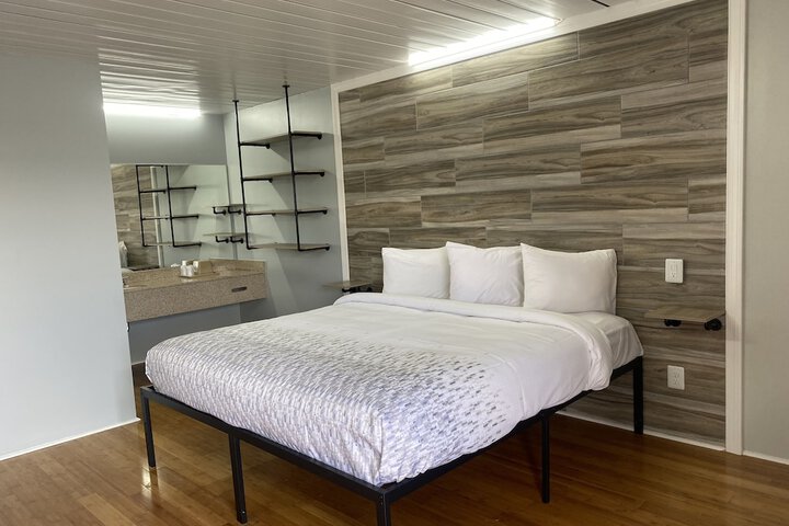 Room 14 of 22