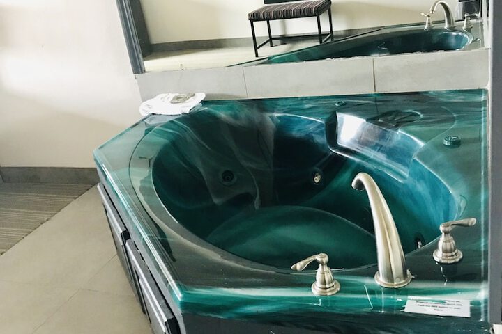 Hot Tub 33 of 40