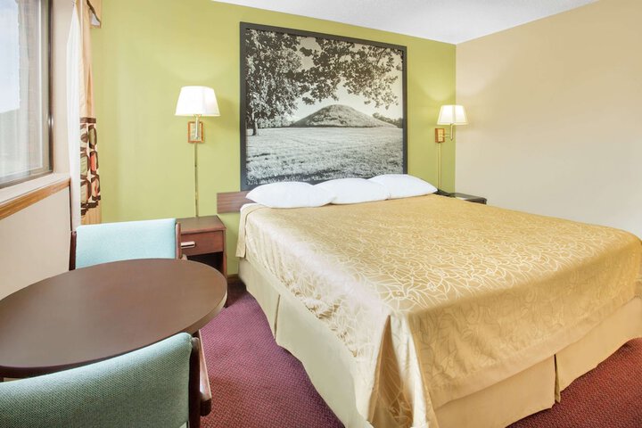 Room 7 of 14